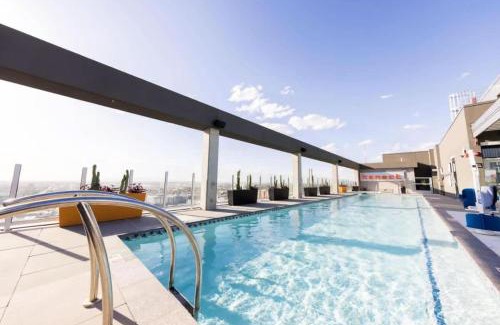 Downtown Phoenix Apartment | Boulevard Stays Downtown Highrise STU Sky Pool Parking Gym 15