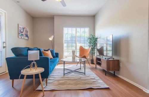 Irving Apartment | Boulevard Stays Quiet 1BR King Suite Pool Gym Parking 01