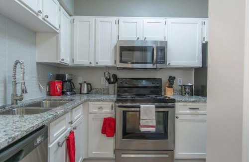 Irving Apartment | Boulevard Stays Quiet 1BR King Suite Pool Gym Parking 02