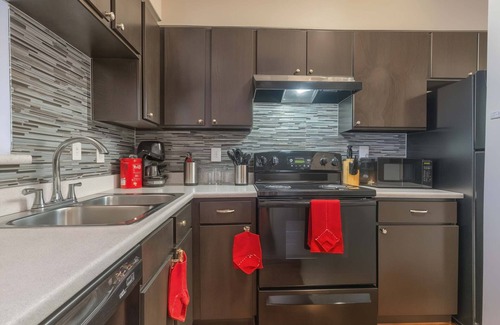 Irving Apartment | Boulevard Stays Serene 1BR Apartment with Pool, Gym & Free Parking 03