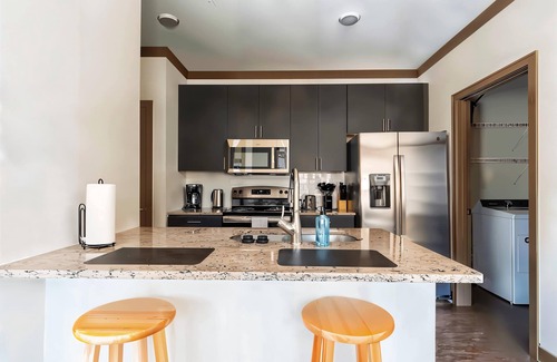 Middletown Apartment | Boulevard Stays Stylish 1BR Secure Parking, Pool & Gym