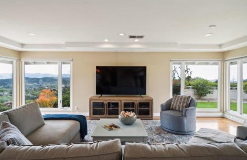 Thousand Oaks House | Bouquet Cottage home
