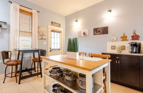 Germantown House | Bourbon Belle- A Germantown Favorite! Priv Parking