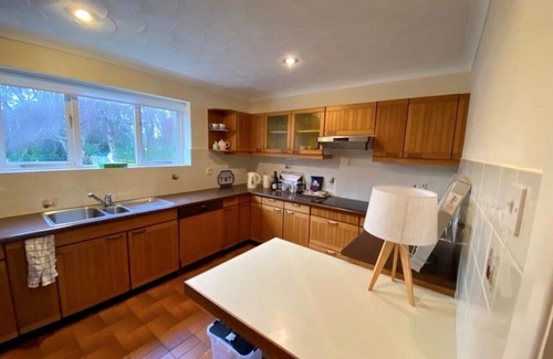 Mudeford House | BOURNECOAST: 4 Bedroom House in Mudeford with large garden and parking -HB6277