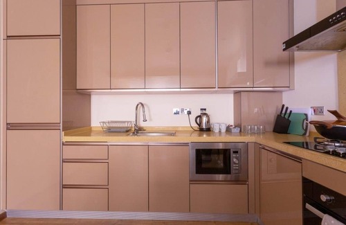 Bournemouth Apartment | BOURNECOAST: MODERN MAISONETTE WITH DECKING NEAR TOWN CENTRE & BEACHES - FM6289