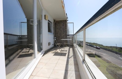 Bournemouth Apartment | BOURNECOAST: PANORAMIC SEA VIEWS of Bournemouth Bay - BALCONY - WIFI - FM1410