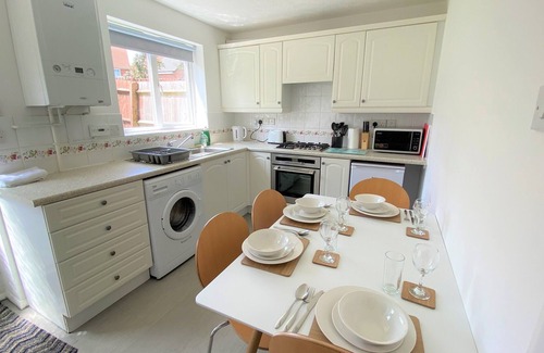 Wellingborough House | Bourton House 3 Bedroom, 4 Person accommodation