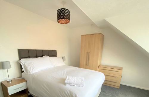 Wellingborough House | Bourton House 3 Bedroom, 4 Person accommodation