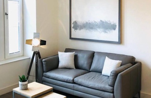 Arbroath Apartment | Boutique 1 Bedroom Stylish Apartment, close to bustling shops, cafes & bars!