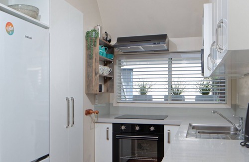 Mount Maunganui House | BOUTIQUE CENTRAL MOUNT HOUSE - KAYAKS, few mins to beach, harbour, cafes, shops