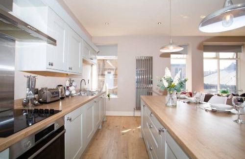 Harrogate City Centre Apartment | Boutique Central 2 bed In Harrogate - Sleeps 6