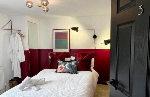 Reading House | Boutique Double Room in Terrace Home - University Hospital City Centre