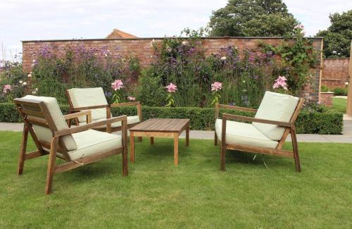 Wilby Apartment | Boutique double room with country village views