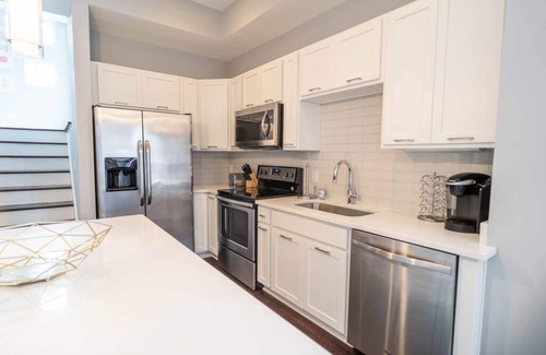 Chestnut Hill House | Boutique Hideaway near the Gulch, 12th South, WeHo, Downtown - All Right at Your Doorstep!