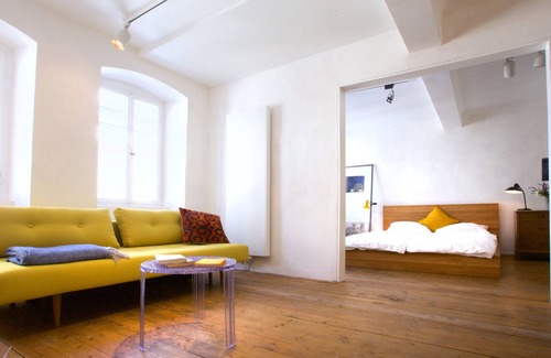 Gruenstadt Apartment | Boutique holiday apartment in the old Moser wine house