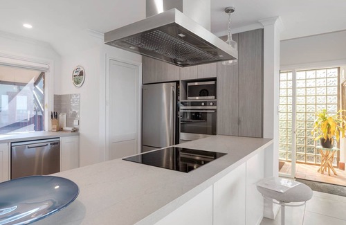 Encounter Bay Apartment | Boutique luxury ocean front apartment with superb sea and island views