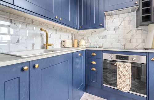 Old Town Apartment | Boutique Modern Royal Mile Apartment Sleeps 4