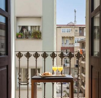 el Camp d'en Grassot i Gracia Nova Apartment | Boutique Pare Lainez- 2 BR Sagrada Famlia with balcony