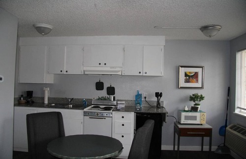 West Hills Apartment | Boutique Room with Kitchen -Naval Suites -224