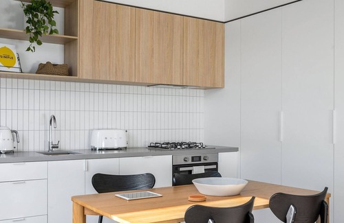 Hawthorn East Apartment | Boutique Stays - Axel Apartments 202 The Radnor