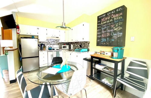 University Park Apartment | Boutique Studio Apartment Hotel across from CSU in Old Town Fort Collins! Very close to perfect when it comes to hotel suites, The Hemingway Studio at Remington Flats has a seaside breezy feel and decor that promotes creativity, spontaneity, and a b