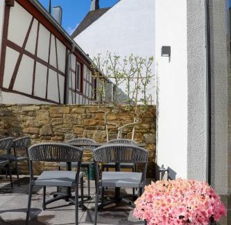 Ahrweiler Hotel | Boutiquehotel Burg Adenbach & Alter Weinbau