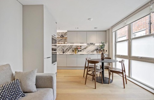 Cordwainer Apartment | Bow Lane by Aeria Apartments