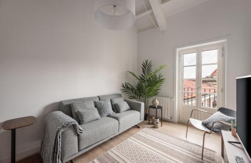 Casco Vello Apartment | Bow Monumental by Como en Casa