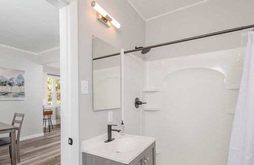 Oshkosh House | Bowen Street Bungalow - 3 bed, 2 bath