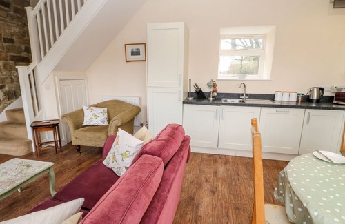 Kibblesworth Cottage | BOWES BARN, pet friendly, character holiday cottage in Ouston