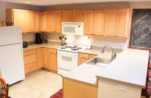 Boyne Falls Condo | Boyne Mountain, Disciples Village Condo - Steps To Boyneland Run