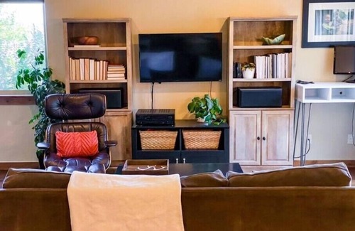 Four Corners House | Bozeman Bloom Happy Townhome