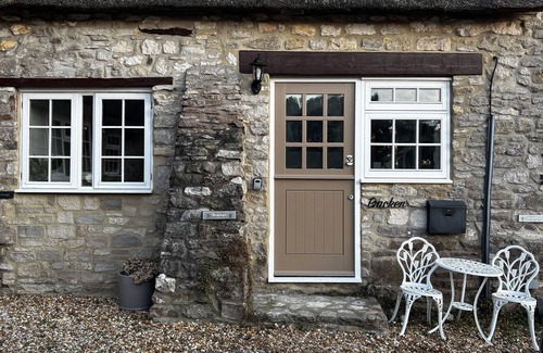Holworth Cottage | BRACKEN COTTAGE, romantic, with a garden in Osmington