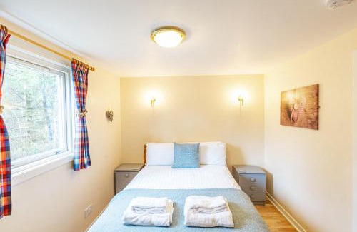 East Lewiston House | Bracken Lodge 8 with Hot Tub