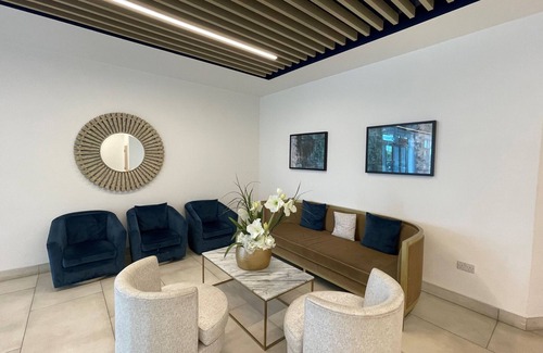 Bracknell Apartment | Bracknell Gorgeous Modern Two Bedroom Apartment
