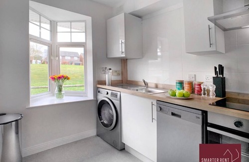 Bracknell Apartment | Bracknell - Modern 2 Bedroom House - With Parking