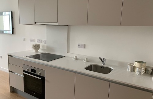 Bracknell Apartment | Bracknell: Stunning, Spacious, One Bed (One Bath) Apartment