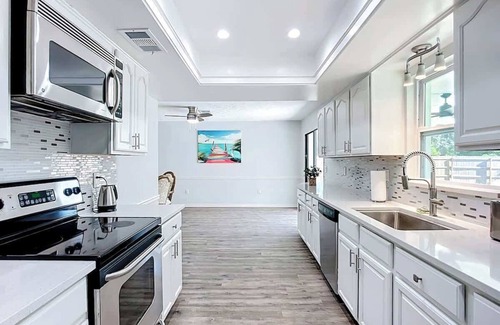 Palma Sola House | Bradenton Retreat: 4BR/2BA w/Pool & Mini Golf