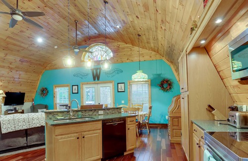 Bradford House | Bradford Lake House w/ Dock: Near Wineries!