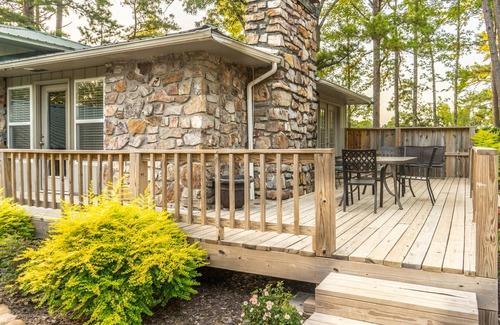 Royal House | Brady House at Safe Harbor Brady Mountain on Lake Ouachita!