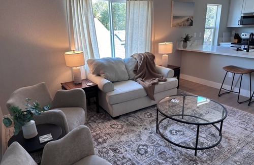North Oak Park House | Brand New 1-bdr with Ultra-Fast 5G Internet, walk to UC Davis Med and Shriners