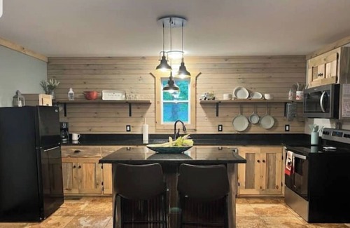 Suches House | Brand New-1 Bedroom Condo right on the Toccoa River