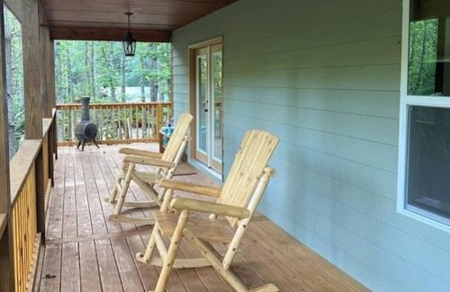 Suches House | Brand New-1 Bedroom Condo right on the Toccoa River