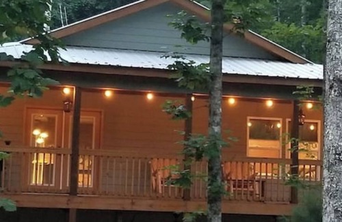 Suches House | Brand New-1 Bedroom Condo right on the Toccoa River