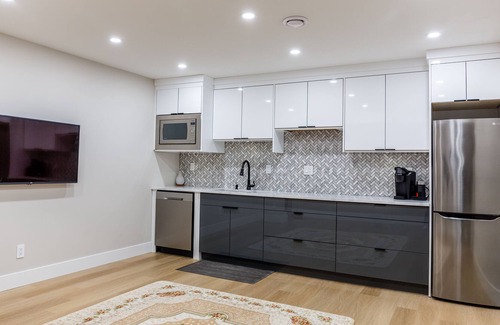 Colwood House | Brand new 1 bedroom suite