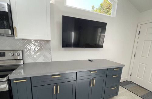 West San Jose Cottage | Brand New 1B1R Guest House in Campbell