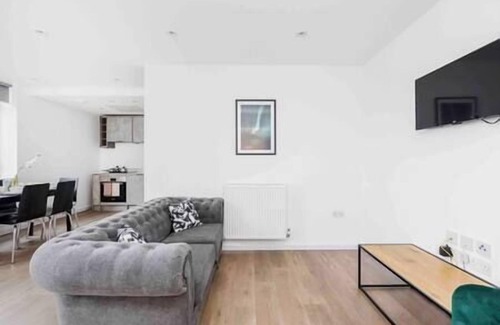 Luton Apartment | Brand NEW 2 bed Apartment - FREE WIFI!