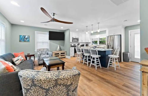 Issue Cottage | Brand New 2 Bedroom Cottage, 1 Block From Beach