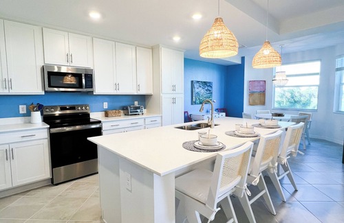 Venice Condo | Brand new 2 Bedroom/2 Bath Condo with Country club membership