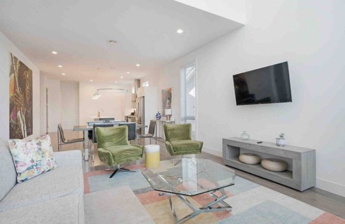 Eighth Avenue House | Brand New/2 Miles to Broadway!